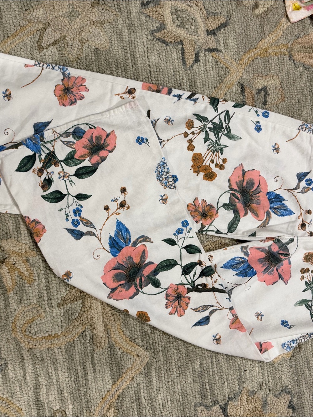 Tractr White Floral Leggings with Pink & Blue Blooms